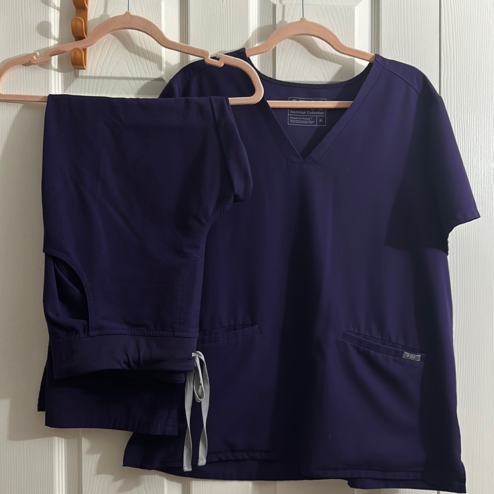 Figs Scrub top and pants - great condition